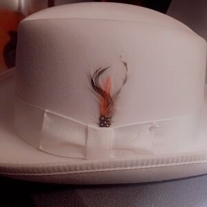Stacy Adams Cream Fedora (100% Wool- 100% Silk Lining & Band- Complete W Feather